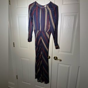 Long sleeve dress with sexy back opening